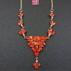 ♥️ Betsey Johnson stunning red crystal statement necklace ♥️